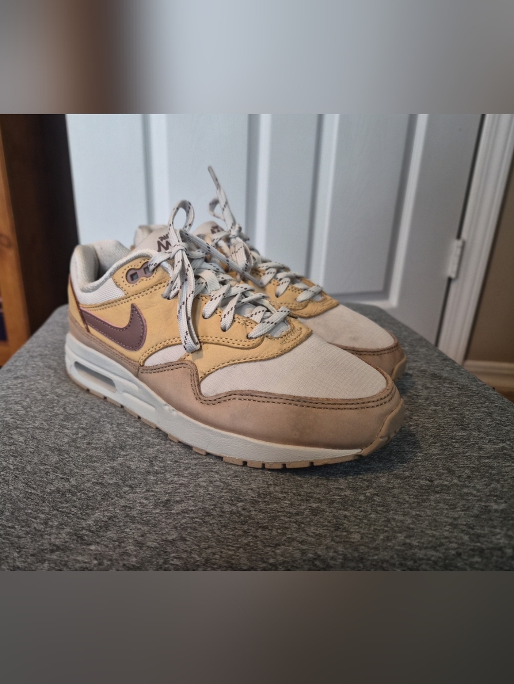 Big Kid's Nike Air Max 1 SE "Light Bone/Smokey Mauve" (FZ5530-020) Sz. 4.5Y